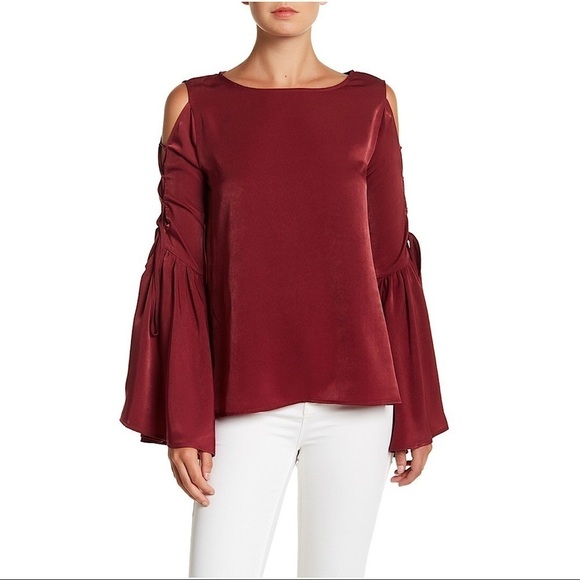 Ro & De Cold Shoulder Lace-Up Bell Sleeve Top XS - Picture 1 of 9